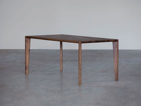 Artisan Hanny notenhouten tafel