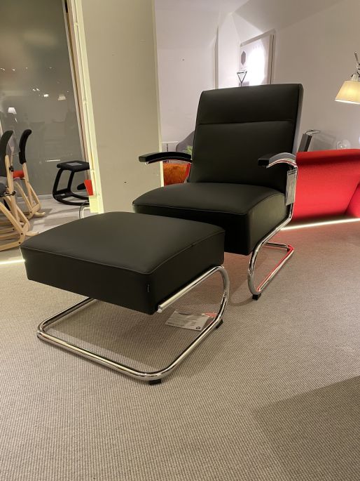 Thonet S412 fauteuil met voetenbank showroommodel