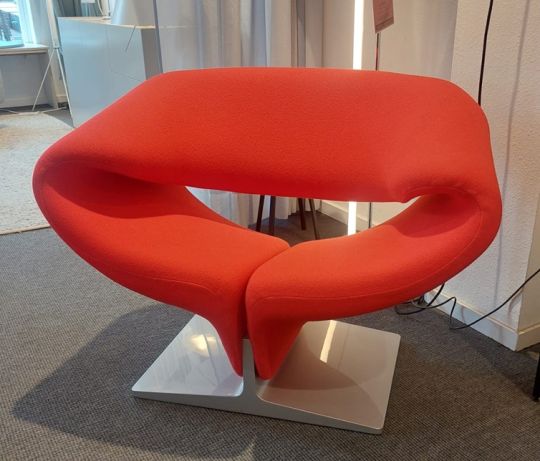 Artifort Ribbon Chair Showroommodel