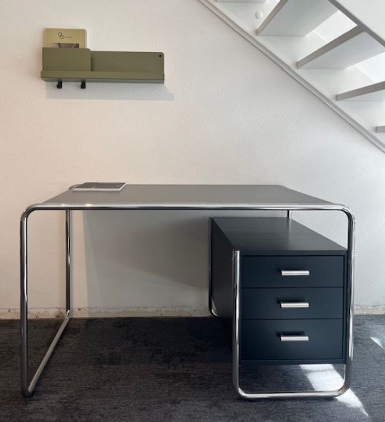Thonet S282/2 Bureau Showroommodel